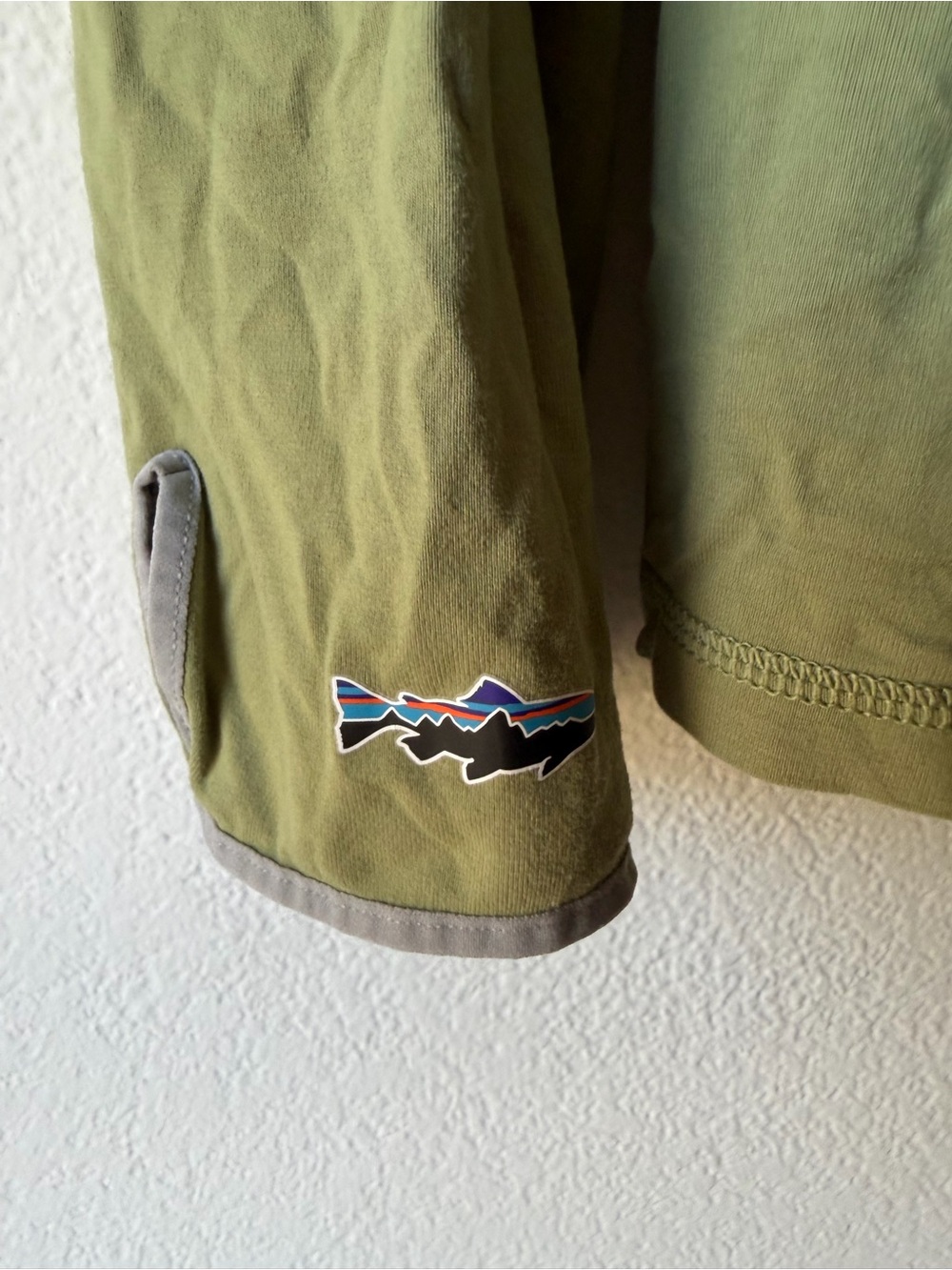 Patagonia Olive Green Long Sleeve Fishing Sun Hoodie - Picture 4 of 4